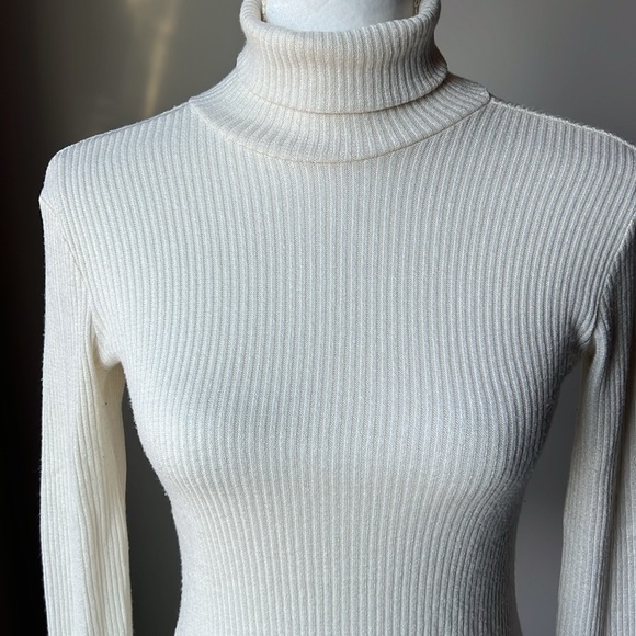 Joe Fresh Turtle Neck - Picture 4 of 11